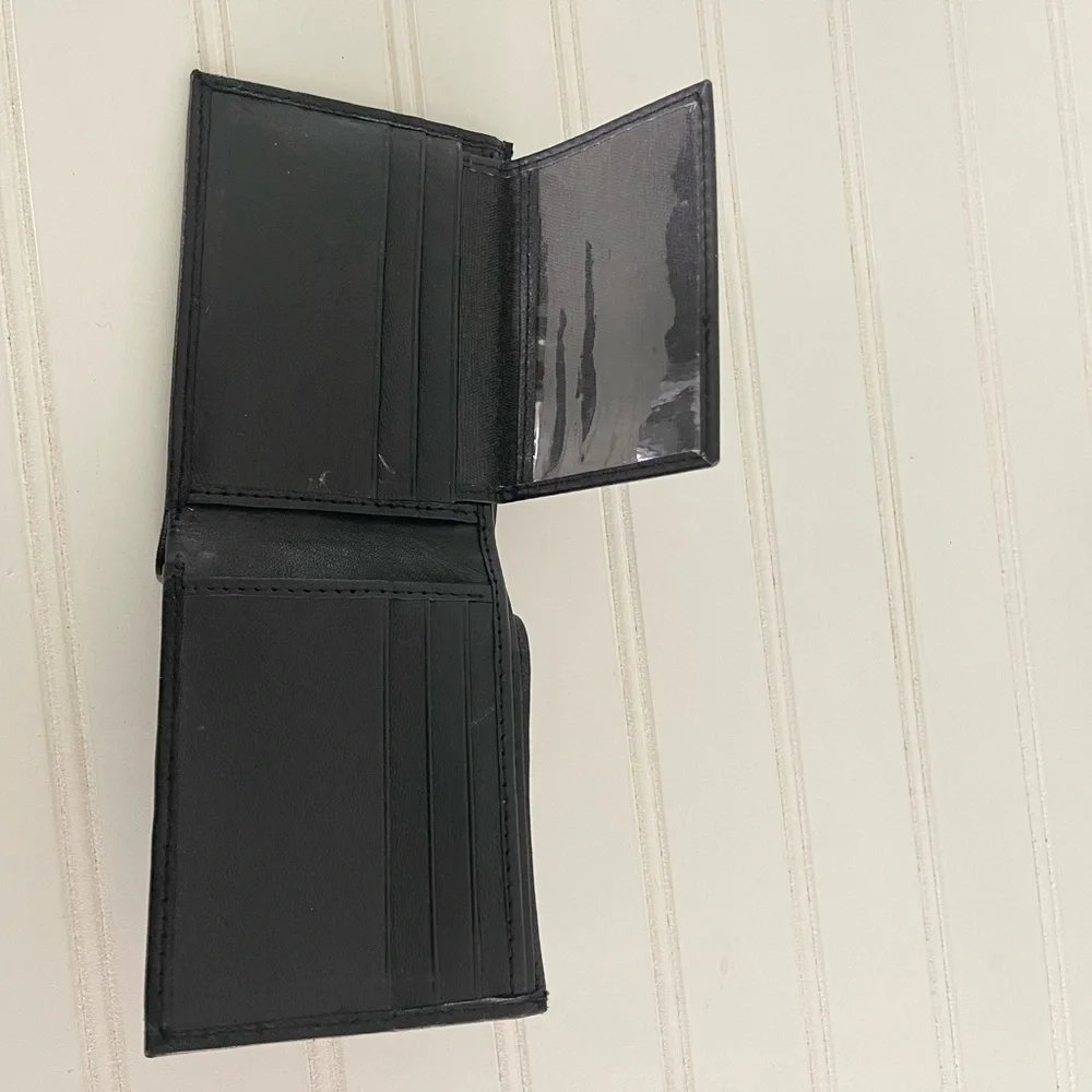 NWOT Black Leather Unbranded Bi-Fold Wallet Card Holder
